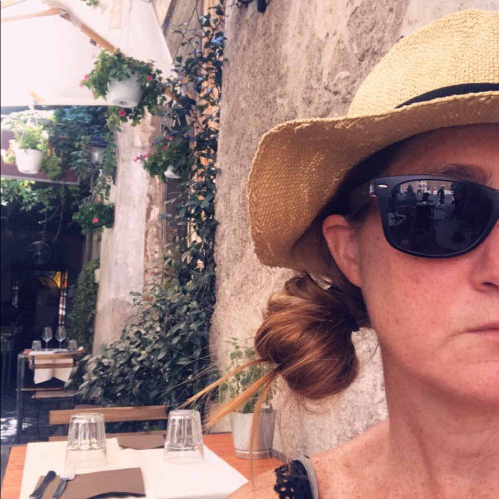 Meet your Posher, Holly